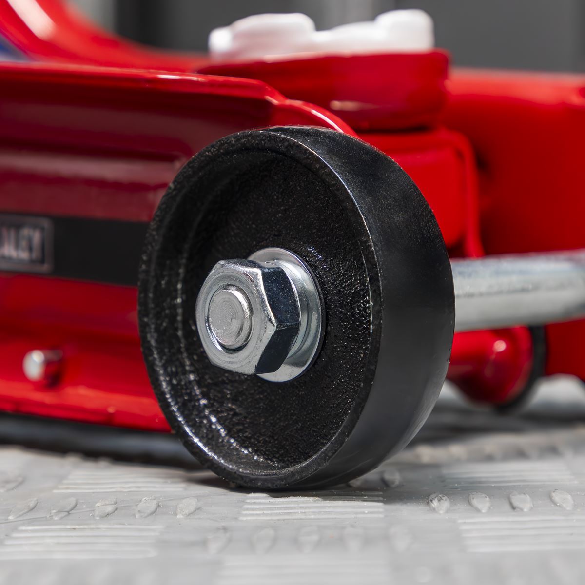 Sealey 1050CXLE Low Profile Short Chassis Trolley Jack 2 Tonne Sealey