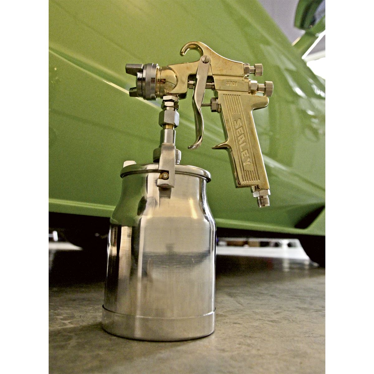 Sealey S701 Spray Gun Professional Suction Feed - 1.8mm Set-Up Sealey