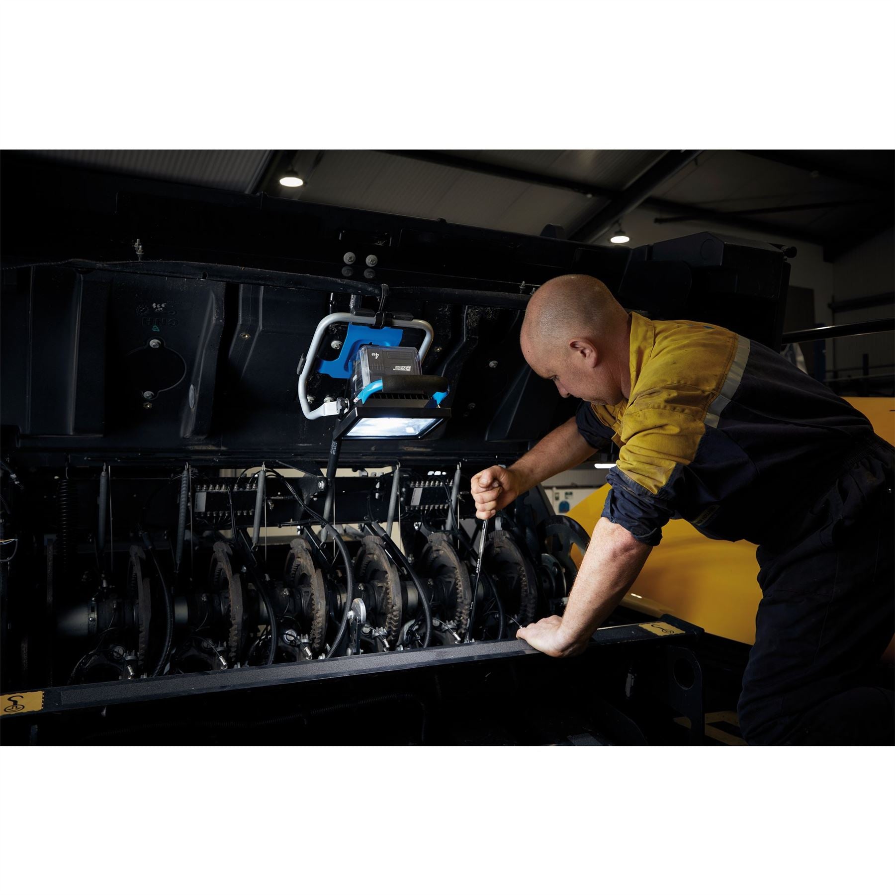 Draper 55869 D20 20V COB SMD LED Work Light 30W 1800 Lumens Sold Bare Draper