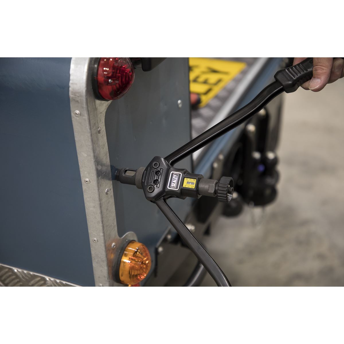 Sealey AK3985 Long-Arm Threaded Nut Riveter Sealey