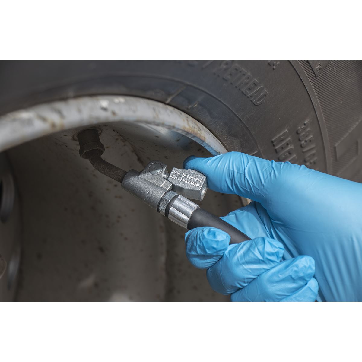 Sealey SA37/94 Professional Tyre Inflator with 2.5m Hose & Clip-On Connector Sealey