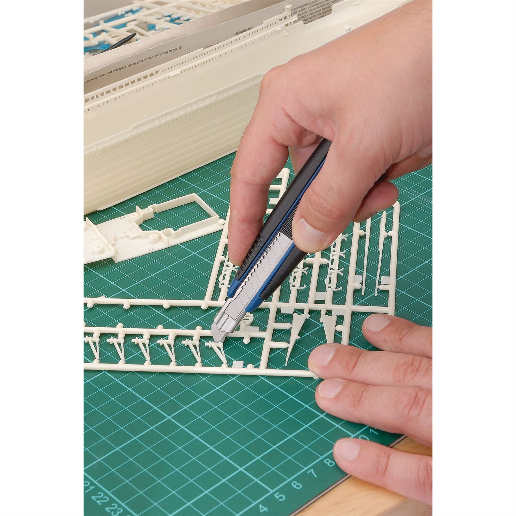 Draper 72145 Retractable Knife with 12 Segment Blade 9mm Draper