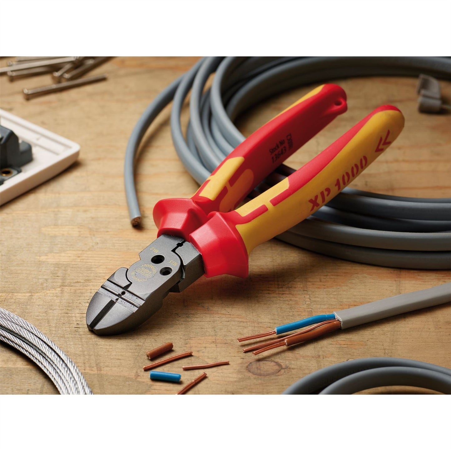 Draper 13643 XP1000® VDE Tethered 4-in-1 Combination Cutter 180mm Draper