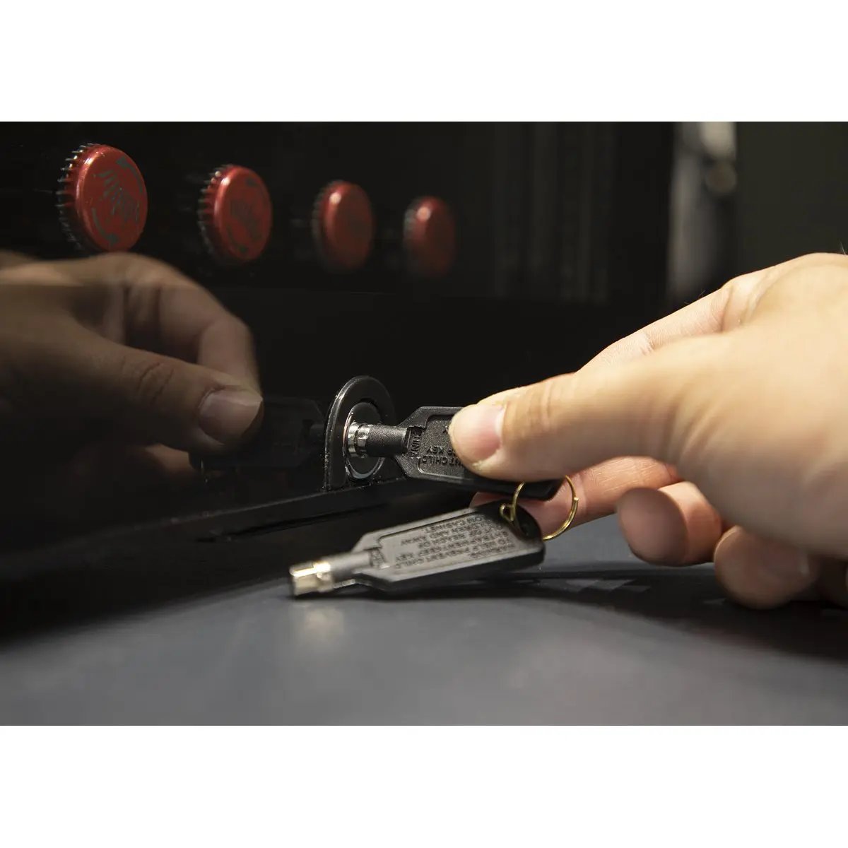 Baridi DH12 50L Tabletop Beer & Drinks Mini Fridge with Light 3-10°C - Black & Glass Baridi