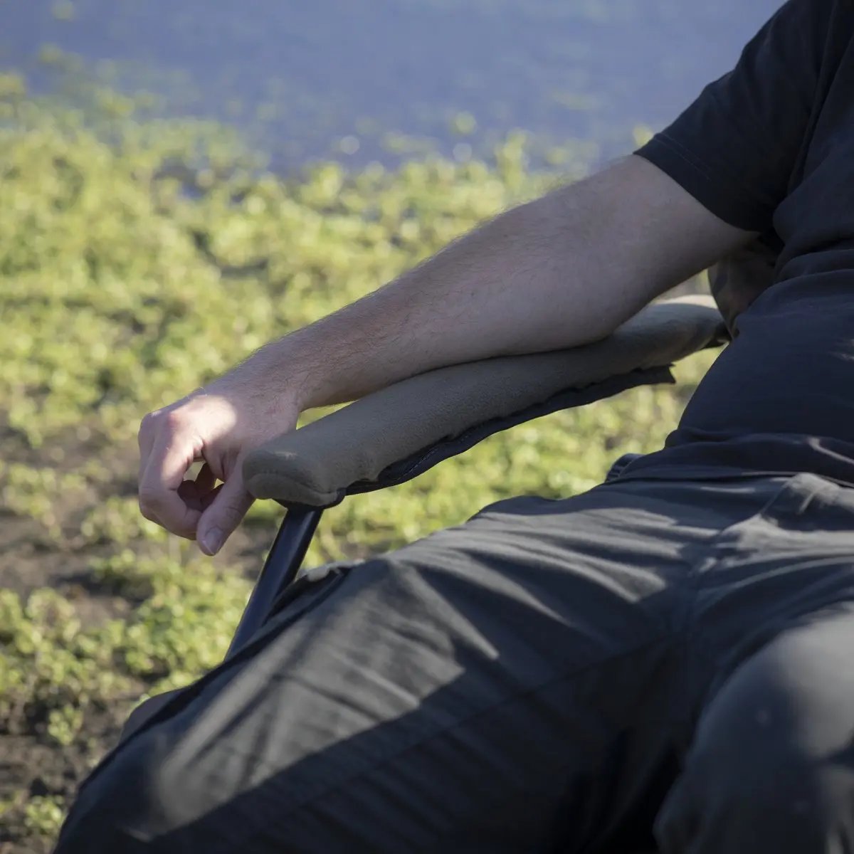 Dellonda DL73 Deluxe Portable Fishing/Camping Chair Reclining Padded Armrests and Back Adjustable Height Rotating Feet for Multiple Terrain Foldable Dellonda