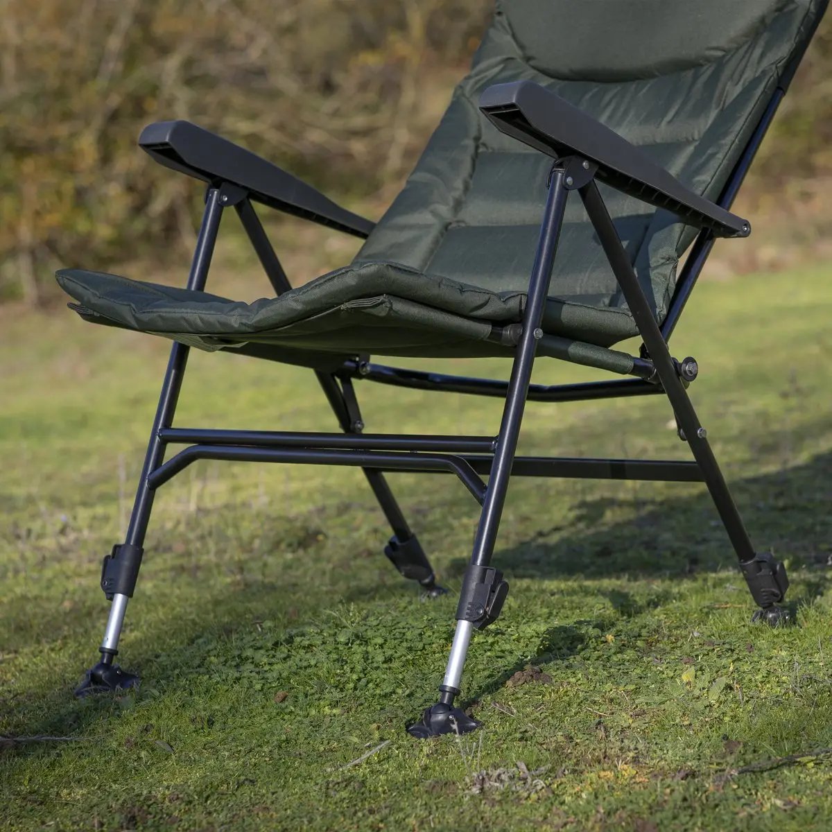 Dellonda DL74 Portable Fishing/Camping Chair Reclining Adjustable Height Water Resistant Rotating Feet for Multiple Terrain Foldable Dellonda
