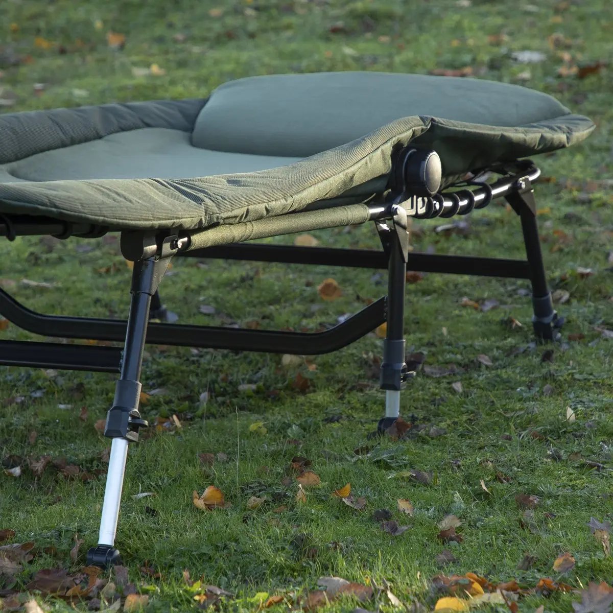Dellonda DL77 Adjustable Bedchair for Fishing and Camping with Fleece Covered Mattress & Built-In Pillow Headrest 3 Legs & 6 Adjustable Levelling Feet Dellonda