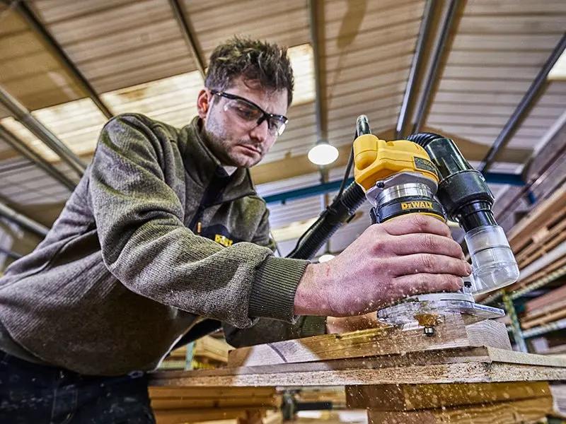 Dewalt D26200 1/4in Compact Fixed Base Router 900W 110V Dewalt