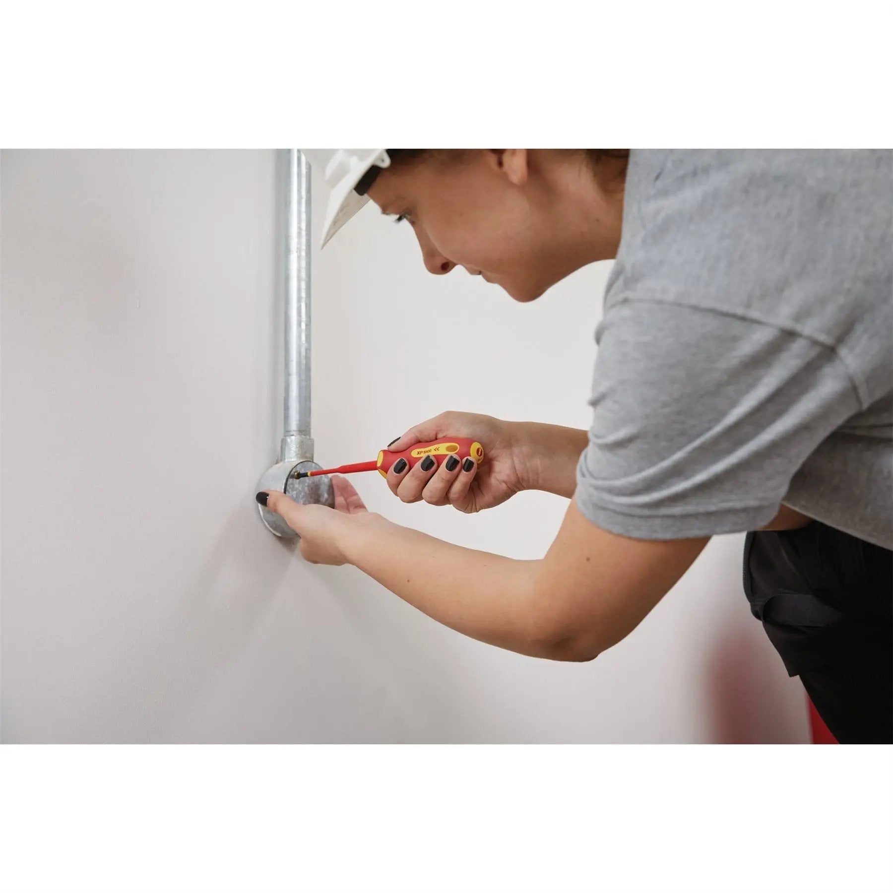 Draper 02160 XP1000® VDE Slimline Plain Slot Screwdriver 4.0 x 100mm Draper