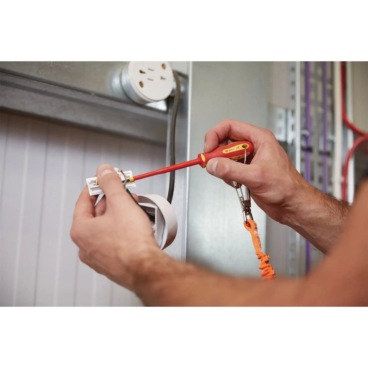 Draper 02161 XP1000® VDE Slimline Plain Slot Screwdriver 5.5 x 125mm Draper