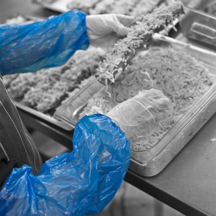 Shield DA01M Disposable Oversleeves Machine-sealed Case of 2000 – Polythene One Size (Blue, White) Shield