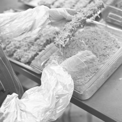 Shield DA01M Disposable Oversleeves Machine-sealed Case of 2000 – Polythene One Size (Blue, White) Shield