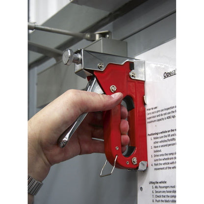 Sealey AK7061 Staple & Brad Nail Gun Heavy-Duty 4-14mm Sealey