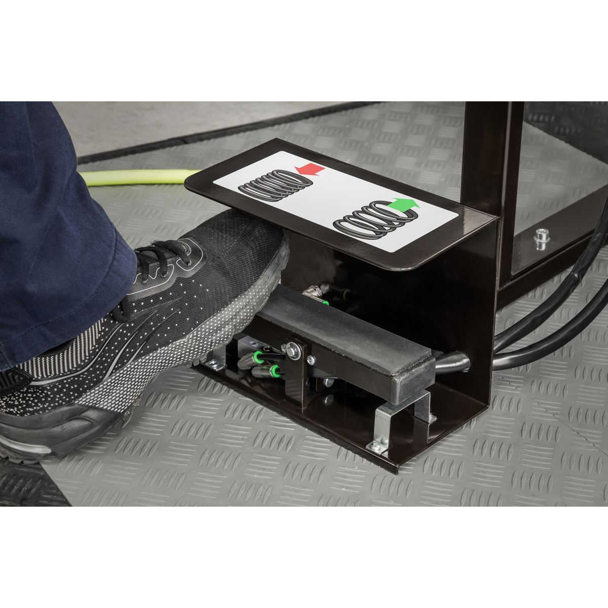 Sealey RE3000 Air Operated Coil Spring Compressor 3000kg Sealey