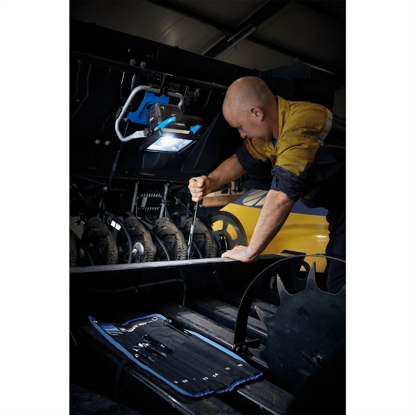 Draper 55869 D20 20V COB SMD LED Work Light 30W 1800 Lumens Sold Bare Draper