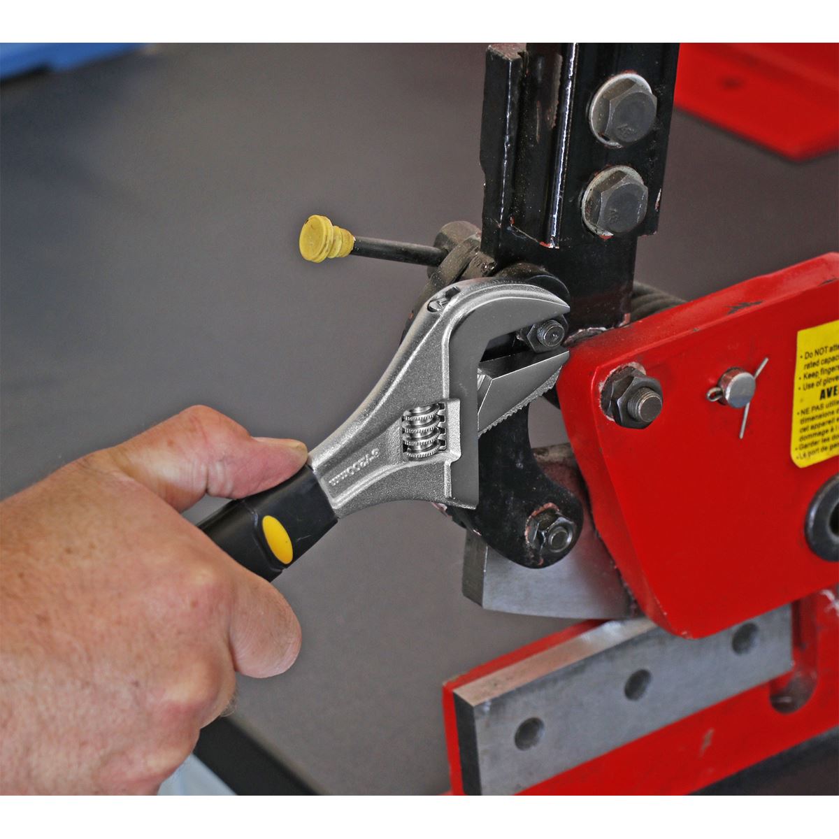 Siegen S0854 Adjustable Wrench with Extra-Wide Jaw Capacity 200mm Siegen