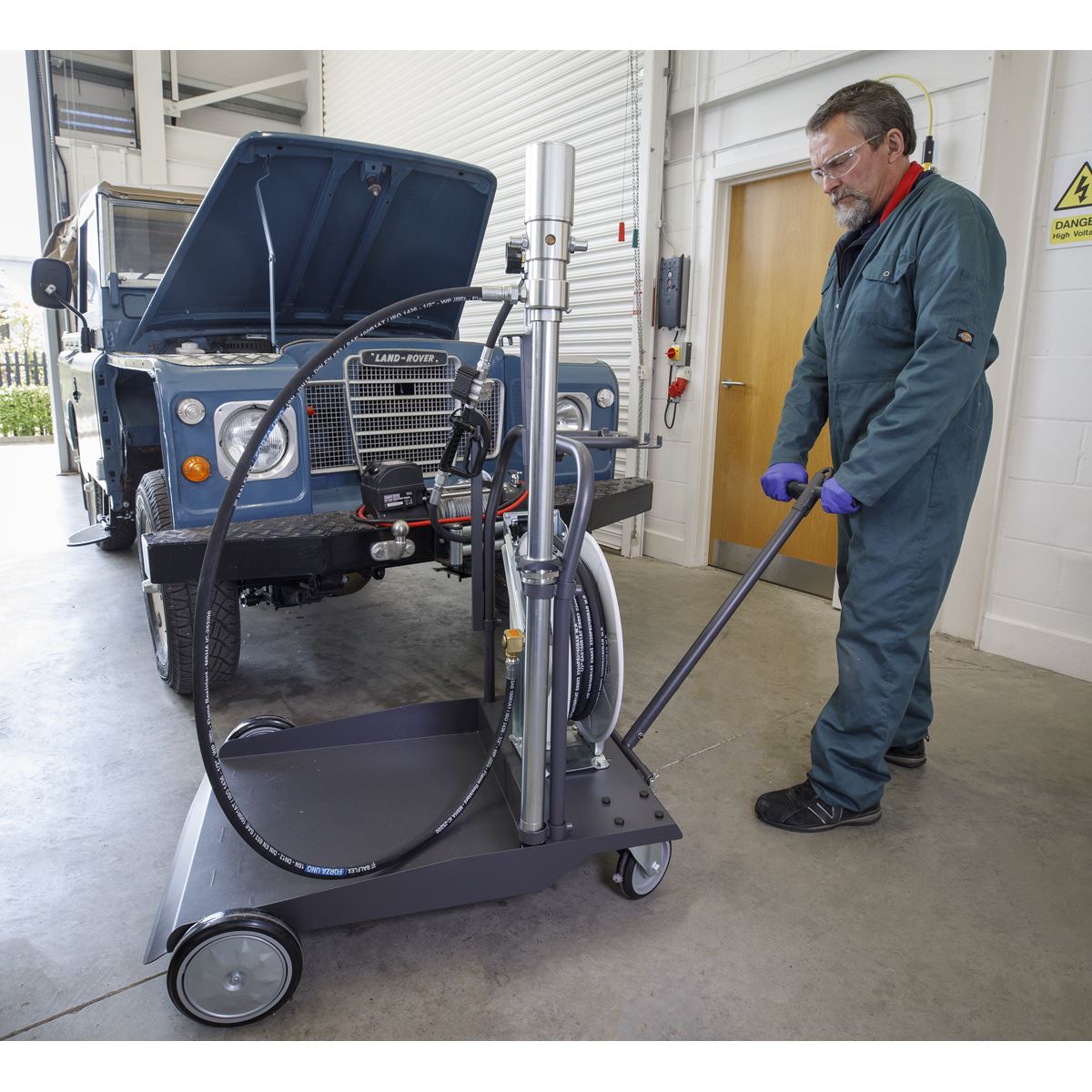 Sealey AK4562D Oil Dispensing System Air Operated with 10m Retractable Hose Reel Sealey