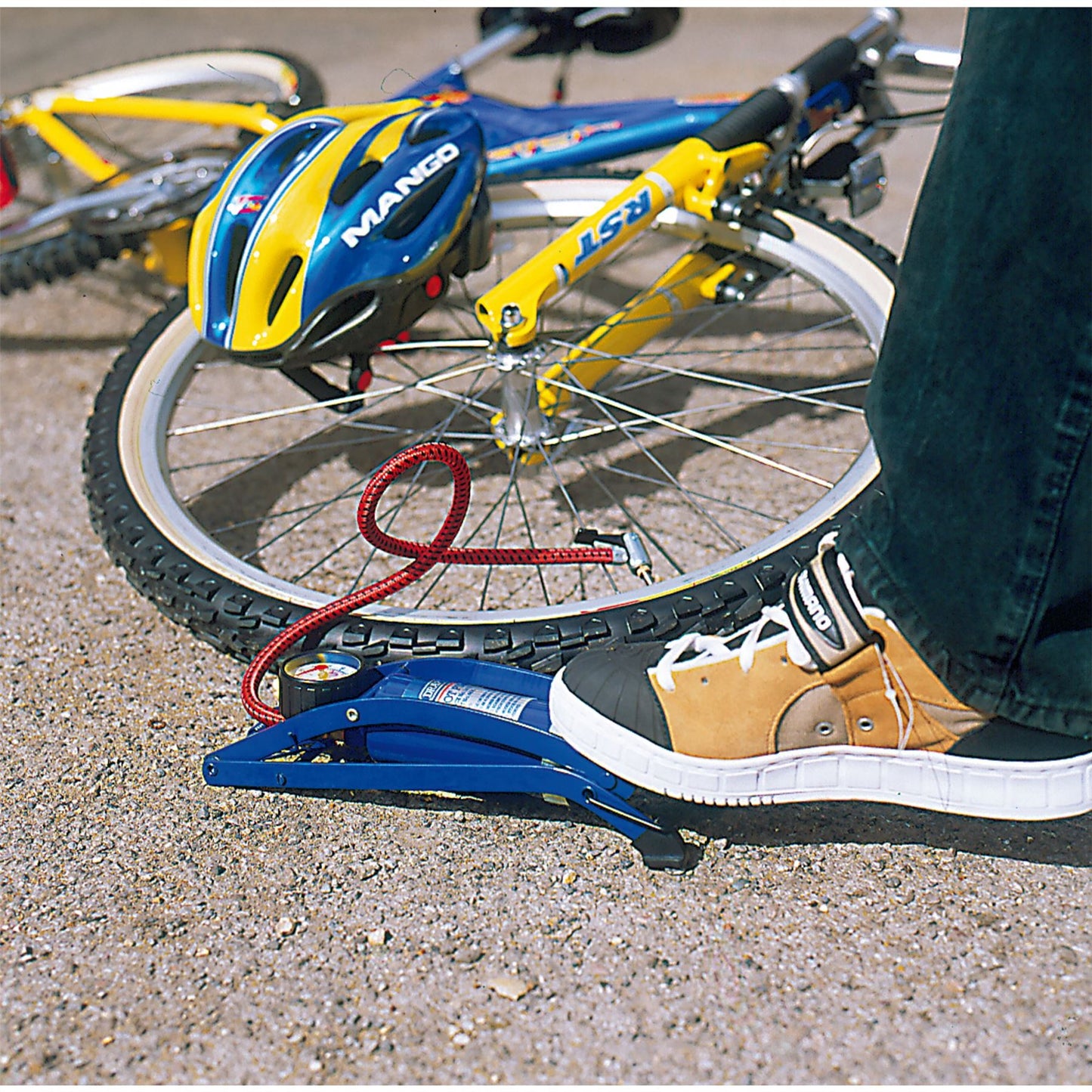 Draper 14172 Single Cylinder Foot Pump with Pressure Gauge Draper