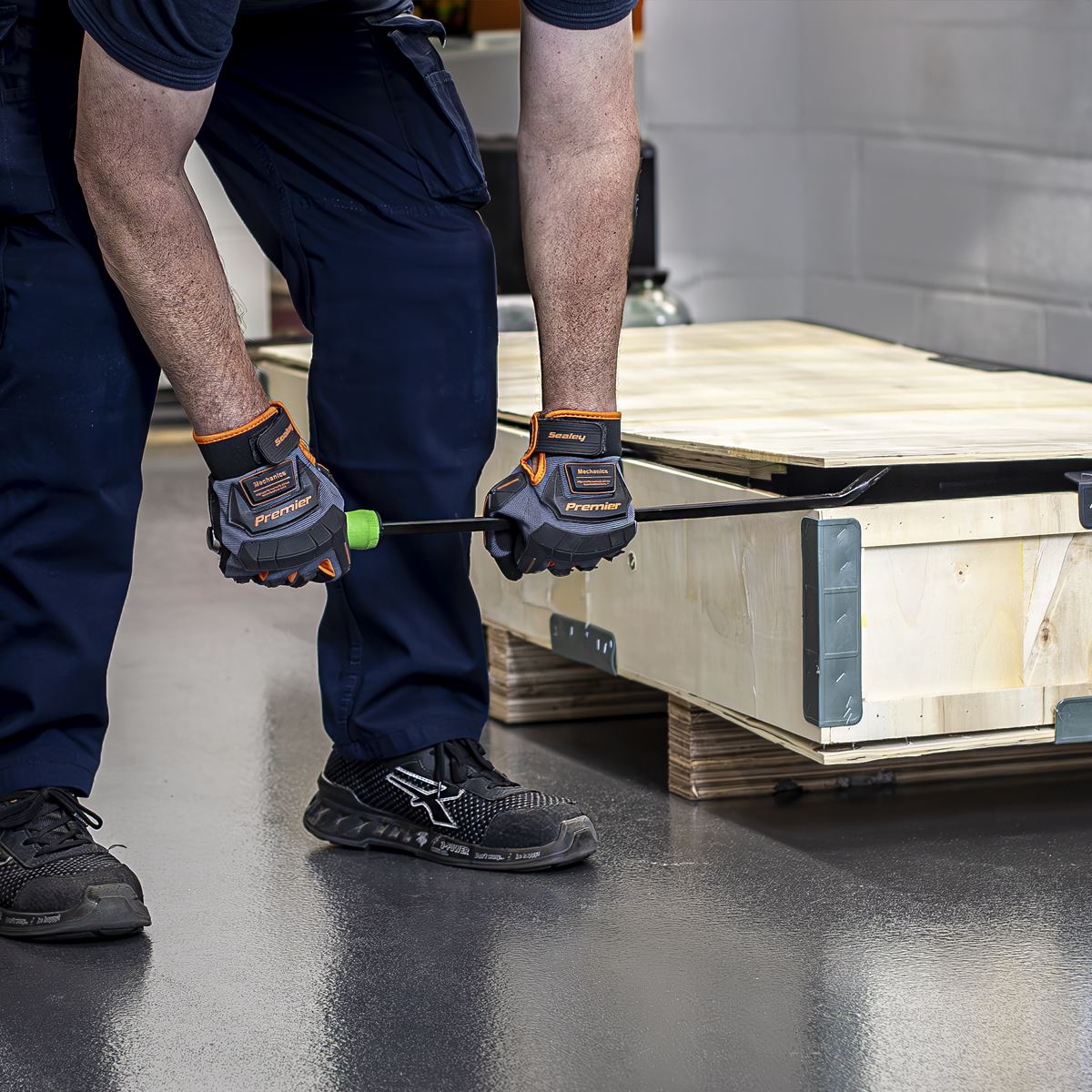 Siegen S01137 Pry Bar with Hammer Cap 610mm Heavy-Duty 25° Siegen