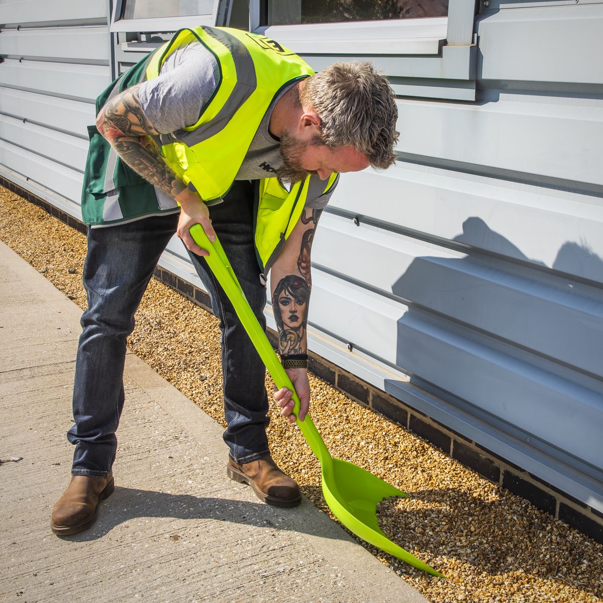 Sealey SS10 General-Purpose Polypropylene Shovel with 690mm Handle Sealey