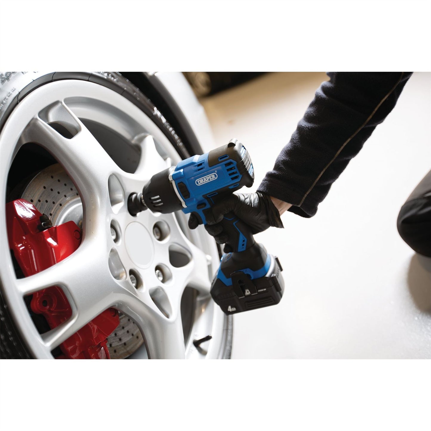 Draper 99251 D20 20V Brushless Mid-Torque Impact Wrench 1/2" Sq. Dr. 400Nm 2 x 4.0Ah Batteries 1 x Charger Draper