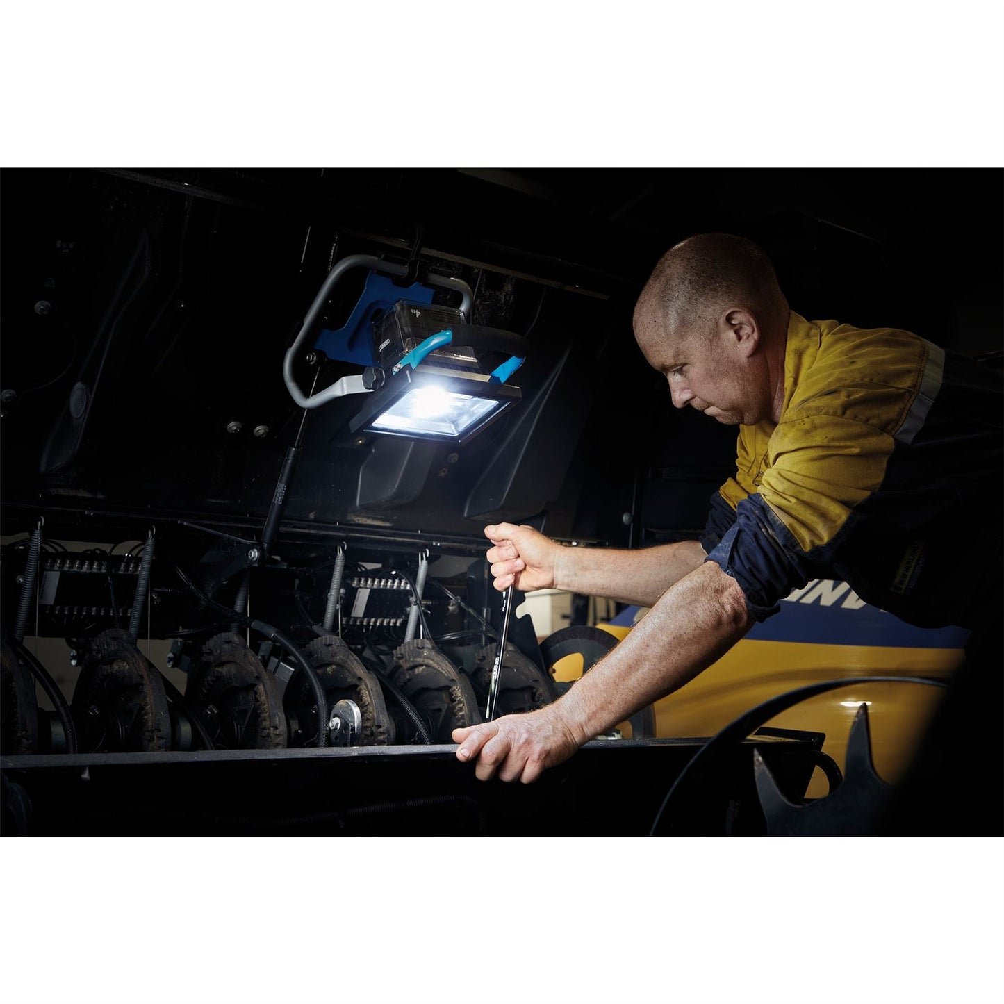 Draper 55869 D20 20V COB SMD LED Work Light 30W 1800 Lumens Sold Bare Draper