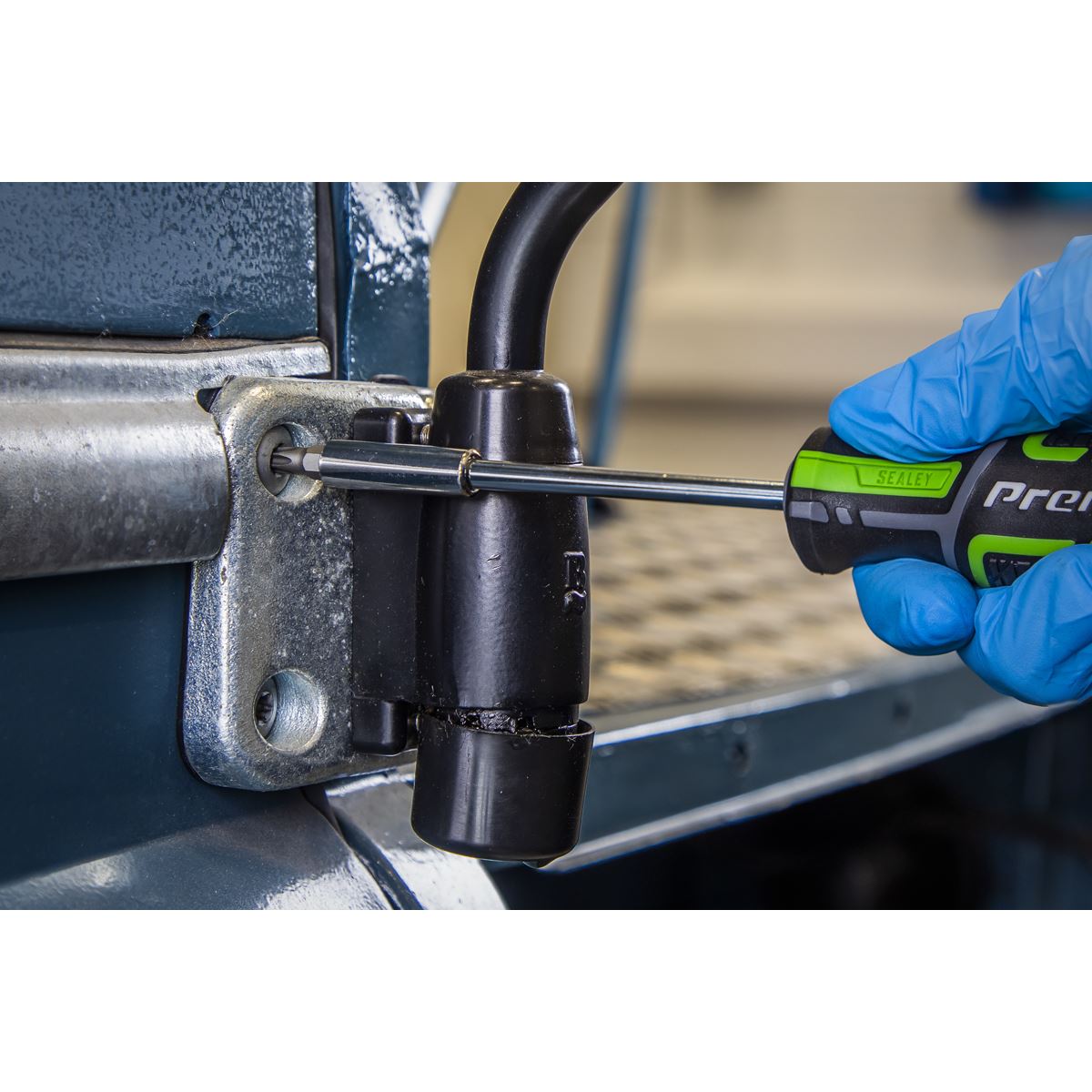 Sealey AK4370HV Screwdriver & Bit Set 33pc GripMAX® - Hi-Vis Sealey