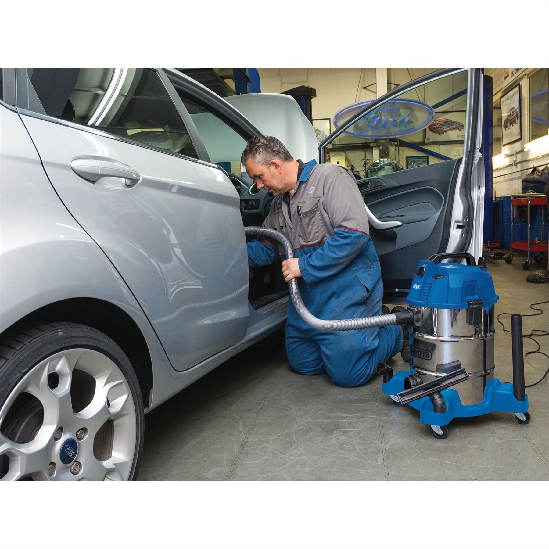 Draper 20523 Wet and Dry Vacuum Cleaner with Stainless Steel Tank 30L 1600W Draper