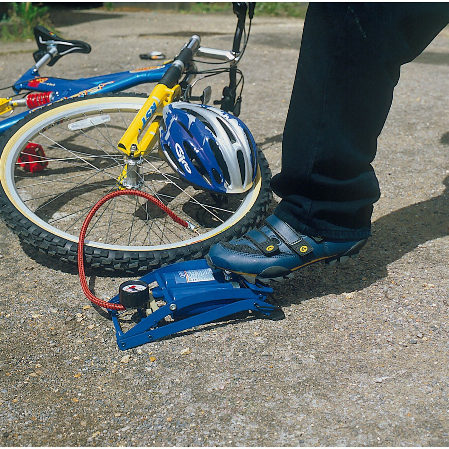 Draper 25996 Double Cylinder Foot Pump with Pressure Gauge Draper