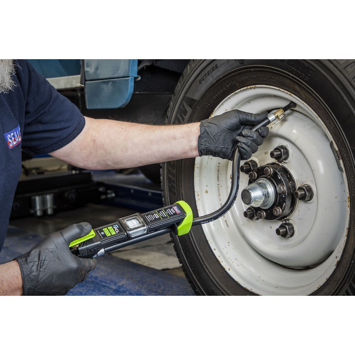 Sealey SA37/98 Clip-On Connector Tyre Inflator Airlite Eco Sealey