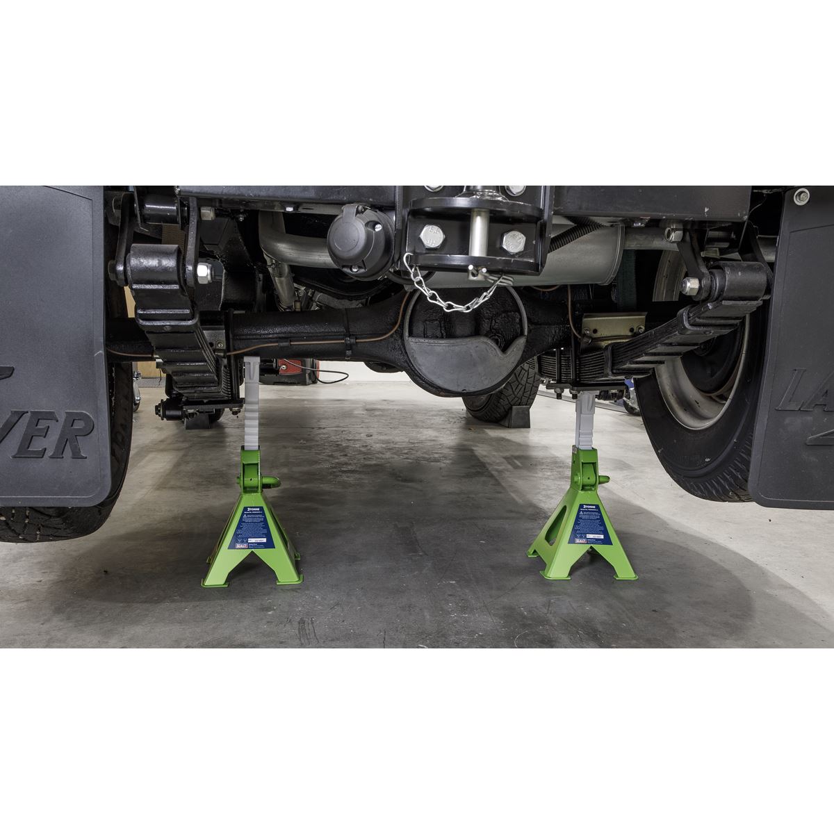 Sealey VS2003HV Ratchet Type Axle Stands (Pair) 3 Tonne Capacity per Stand - Hi-Vis Green Sealey