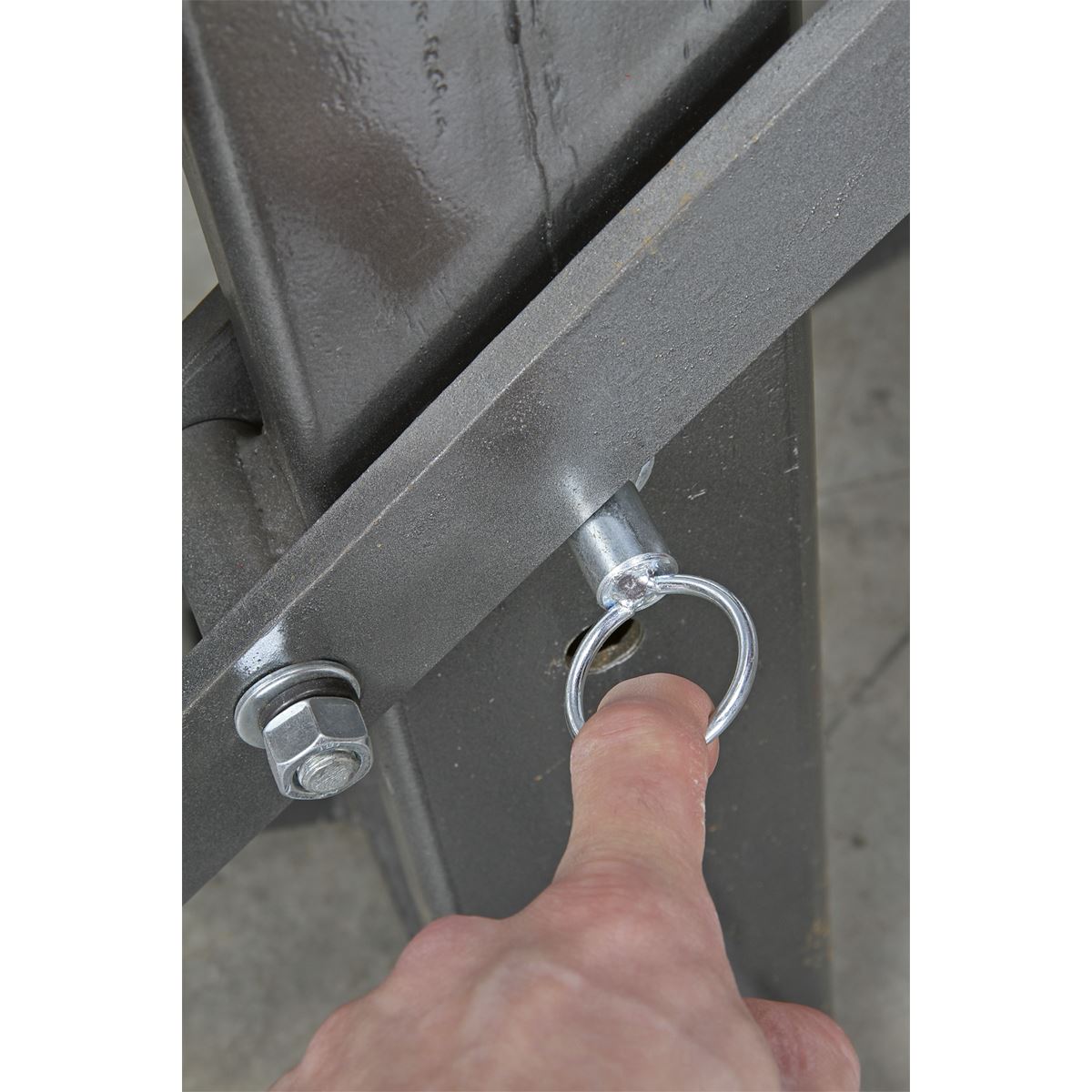 Sealey MCL500 Single Post Hydraulic Portable Motorcycle Lift 450kg Capacity Sealey