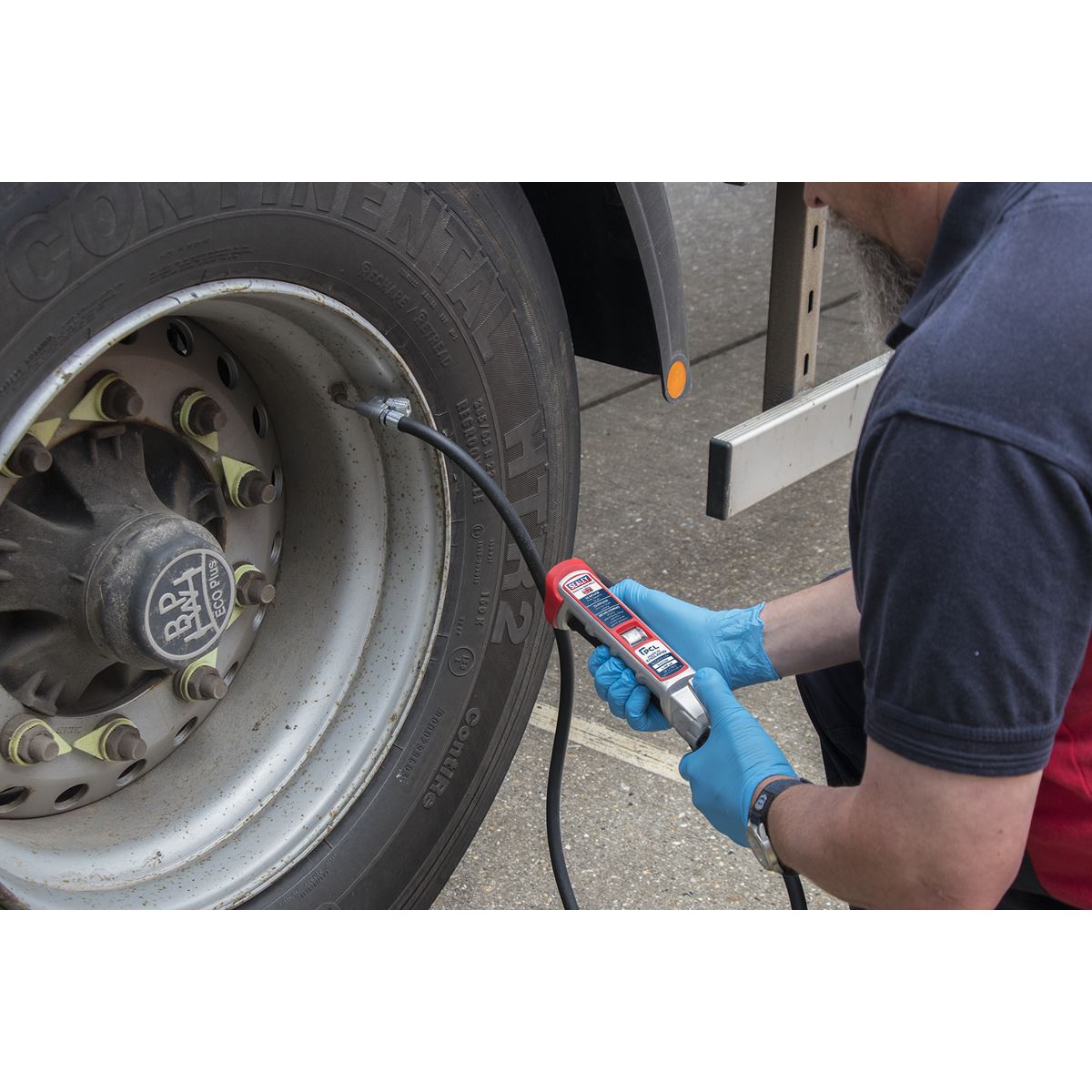 Sealey SA37/94 Professional Tyre Inflator with 2.5m Hose & Clip-On Connector Sealey