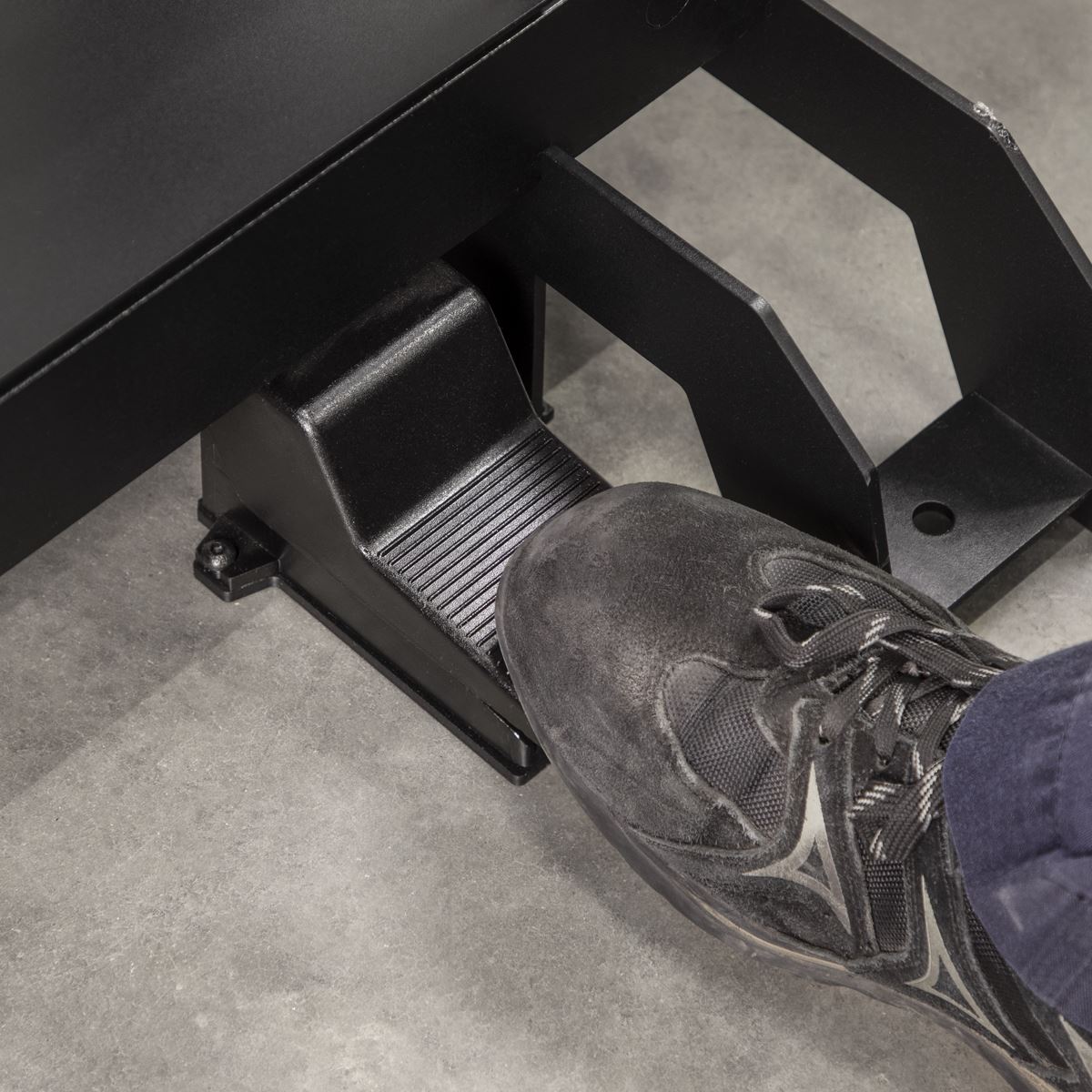 Sealey PPF501S Viking Floor Type Air/Hydraulic Press with Sliding Ram & Foot Pedal 50 Tonne Sealey