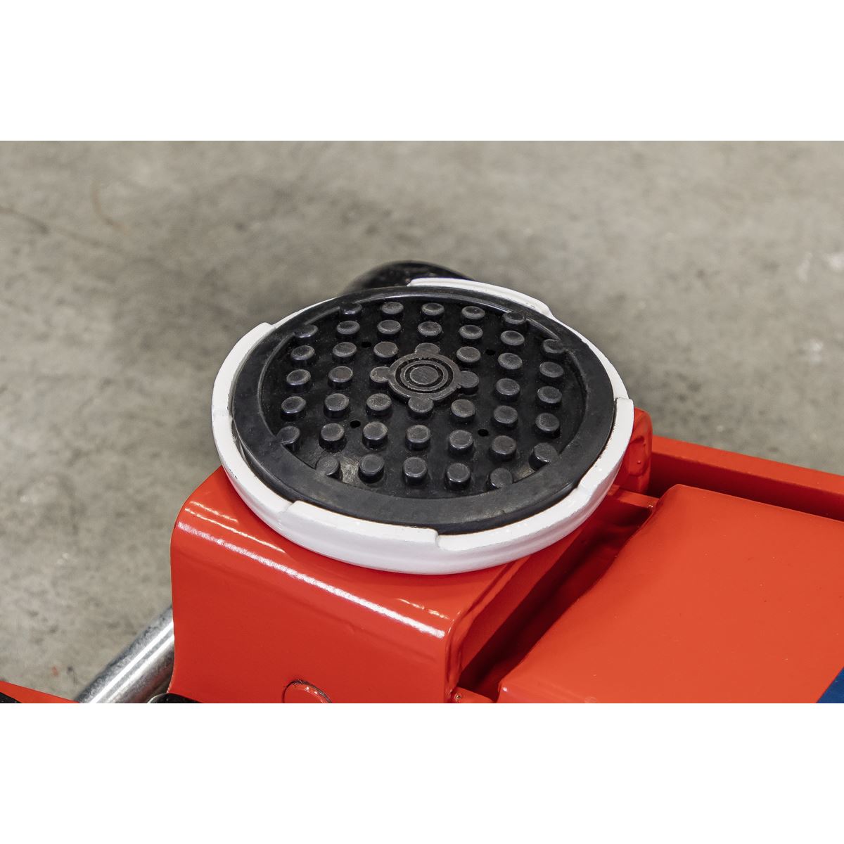 Sealey 3010CX Standard Chassis Trolley Jack 3 Tonne with Axle Stands (Pair) 3 Tonne Capacity per Stand Sealey