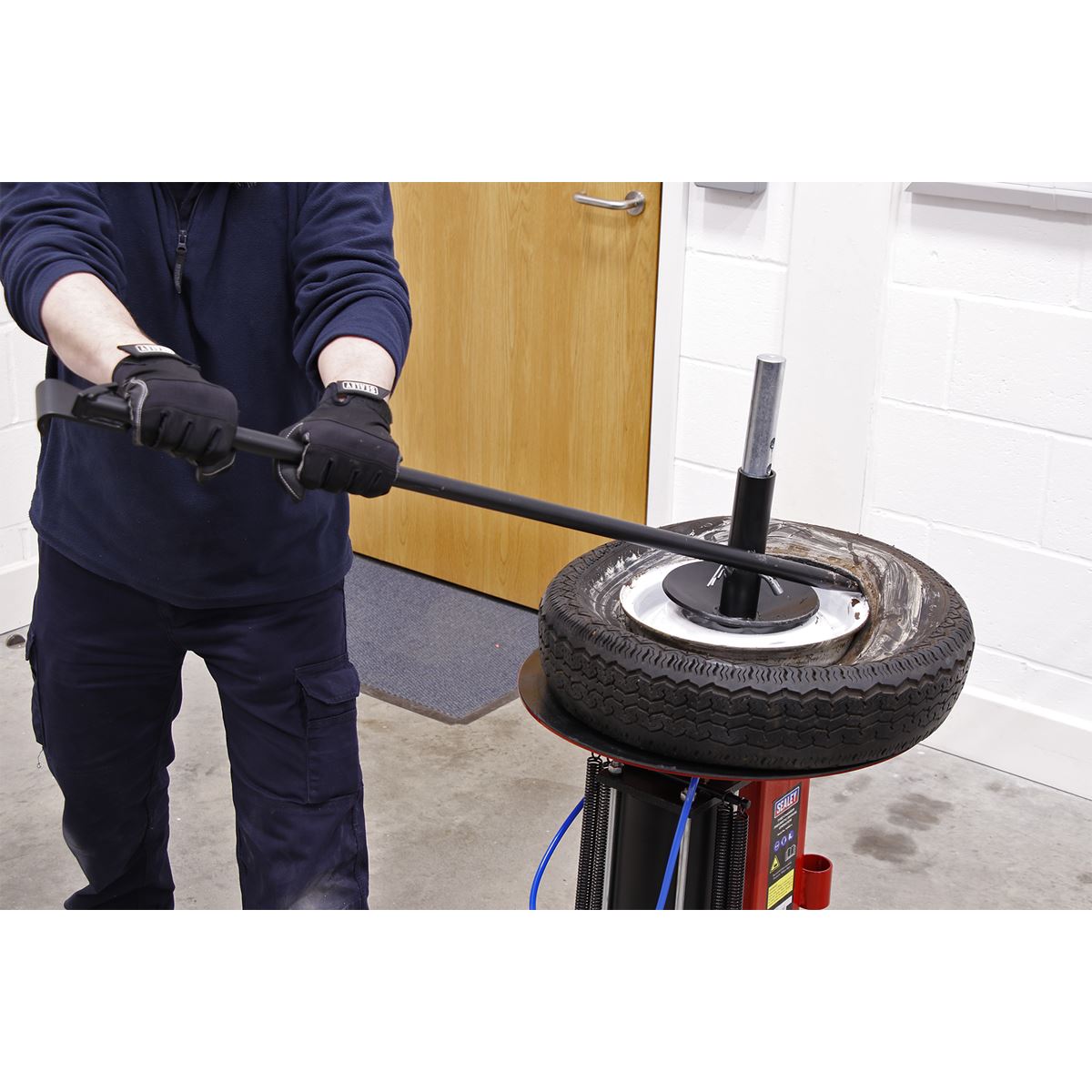 Sealey TC962 Tyre Changer Pneumatic/Manual Operation Sealey