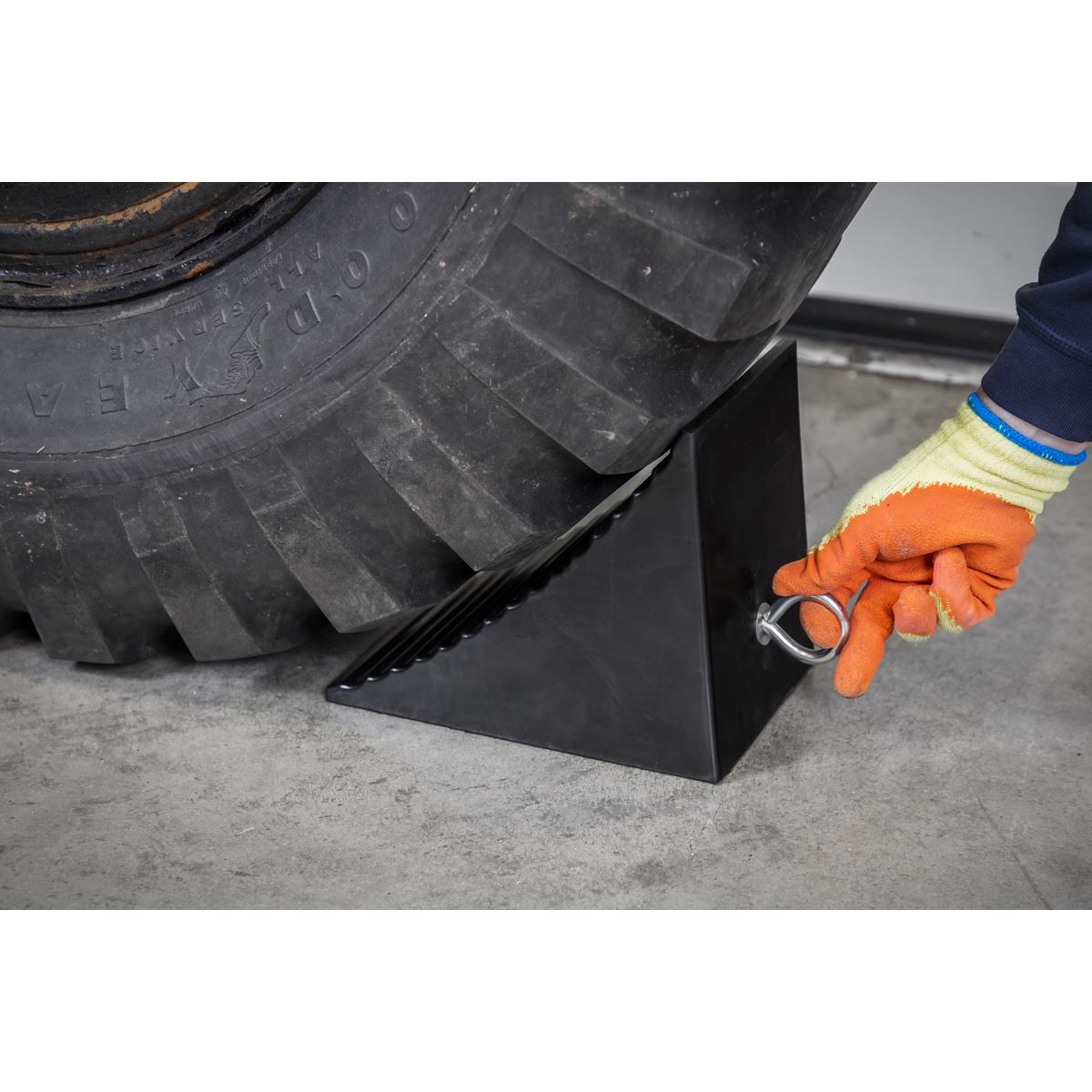 Sealey CWC01 Heavy-Duty Rubber Wheel Chock - Single Sealey