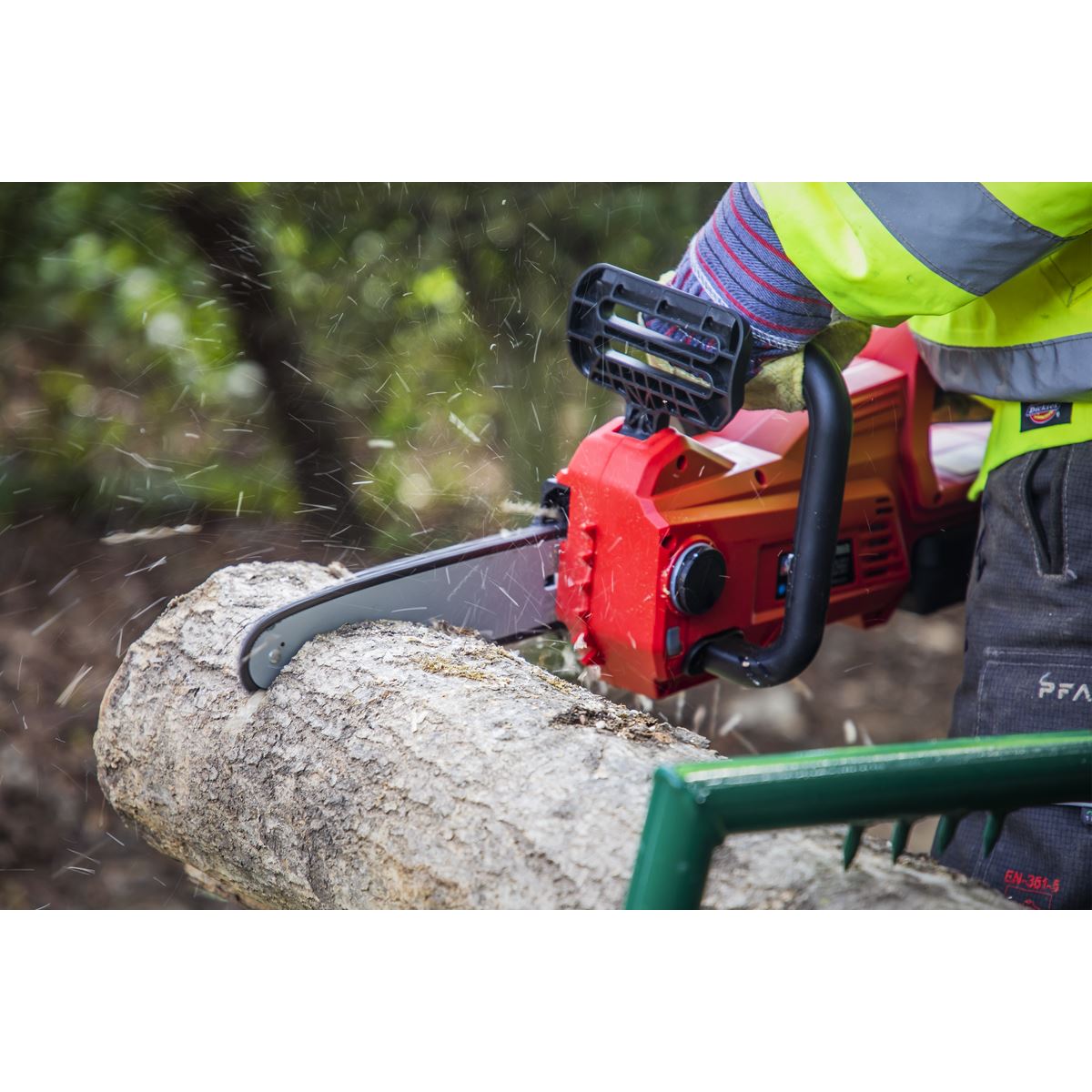 Sealey CP20VCHSKIT1 Cordless Chainsaw 25cm 20V 4Ah SV20 Series Kit Sealey
