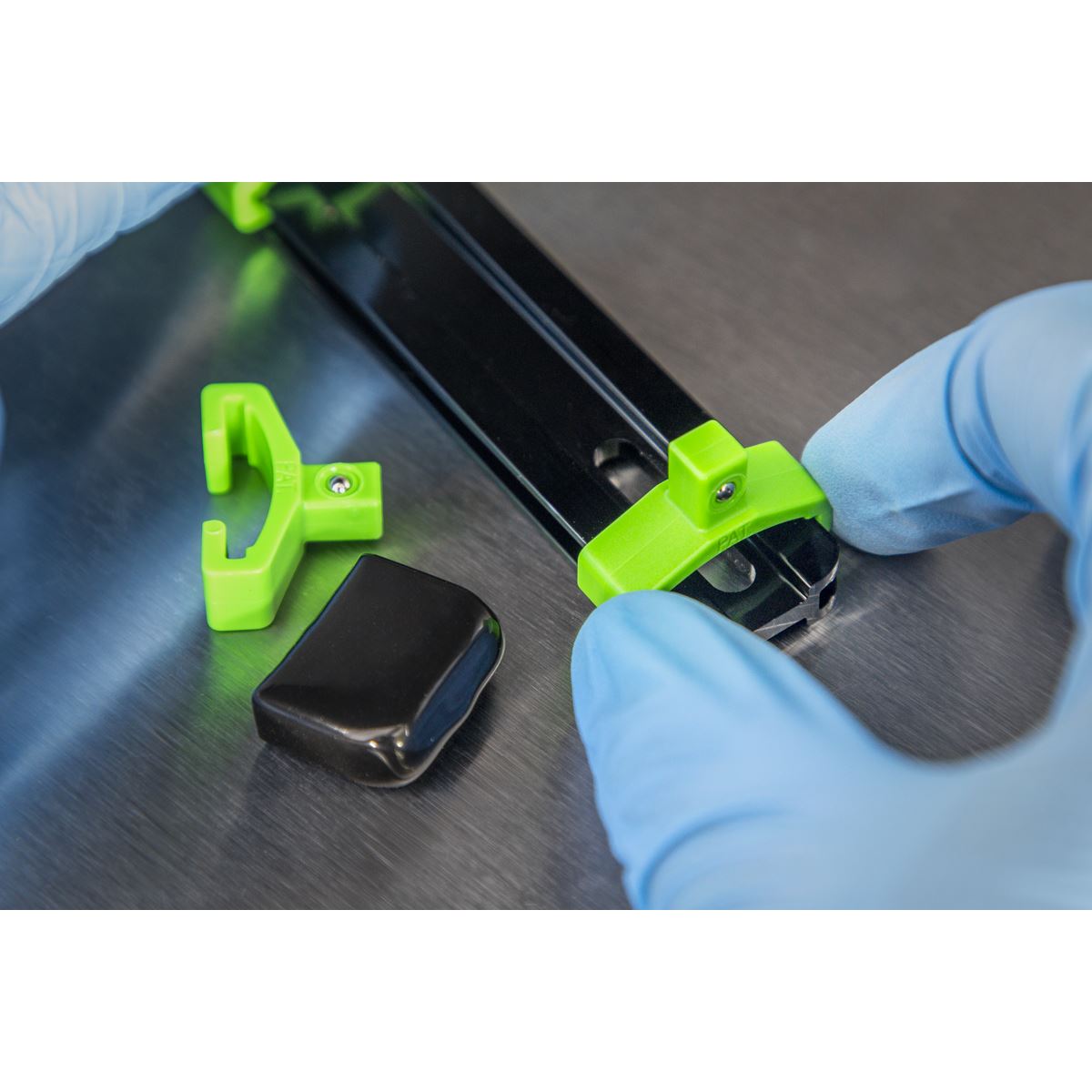 Sealey AK27052HV Socket Retaining Rail with 16 Clips 1/4"Sq Drive - Hi-Vis Green Sealey