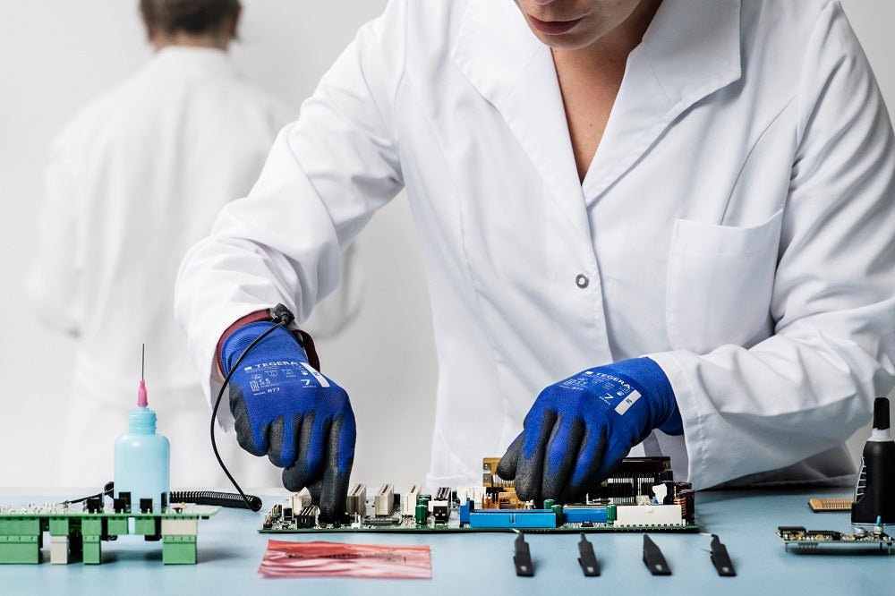 Ejendals Tegera Super Thin Touchscreen ESD PU Palm Gloves 877 Tegera