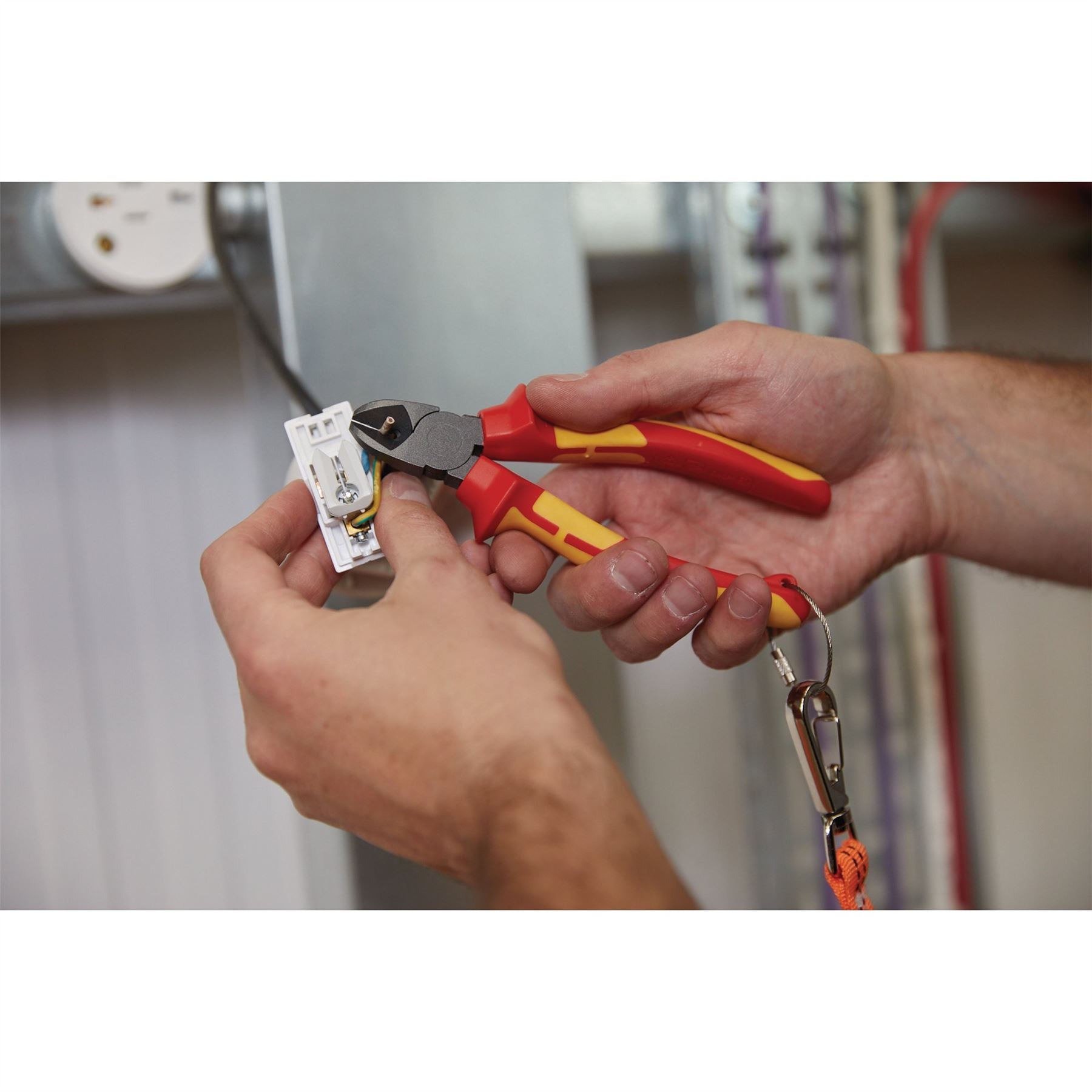 Draper 99056 XP1000® VDE Side Cutter/Stripper 160mm Tethered Draper