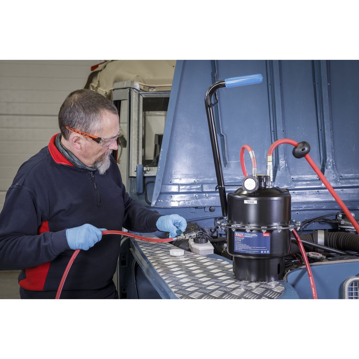 Sealey VS0204A Pneumatic Brake & Clutch Pressure Bleeder Kit Sealey