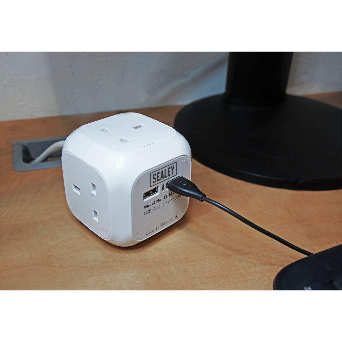 Sealey EL144USB Extension Cable Cube 1.4m 4 x 230V & 2 x USB Sockets - White Sealey