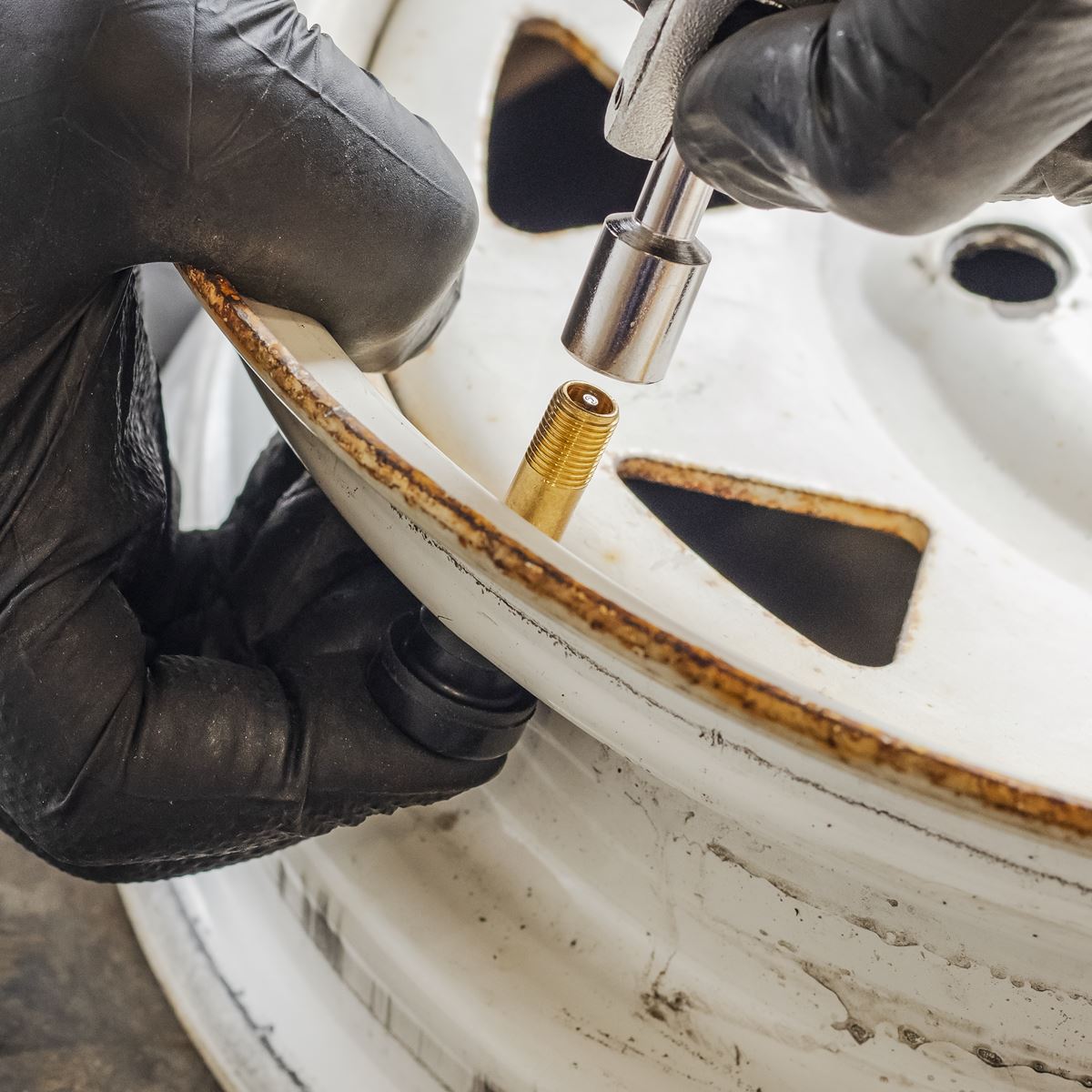 Sealey TVHP1 Pack of 50 - Snap-in Tubeless High Pressure Tyre Valve TR600 Sealey