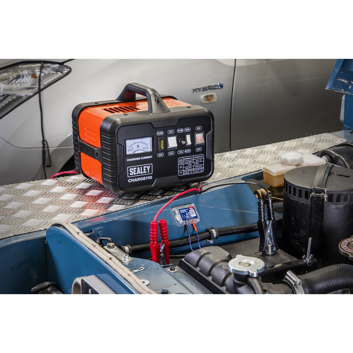 Sealey CHARGE110 Battery Charger 14Amp 12V/24V 230V Sealey