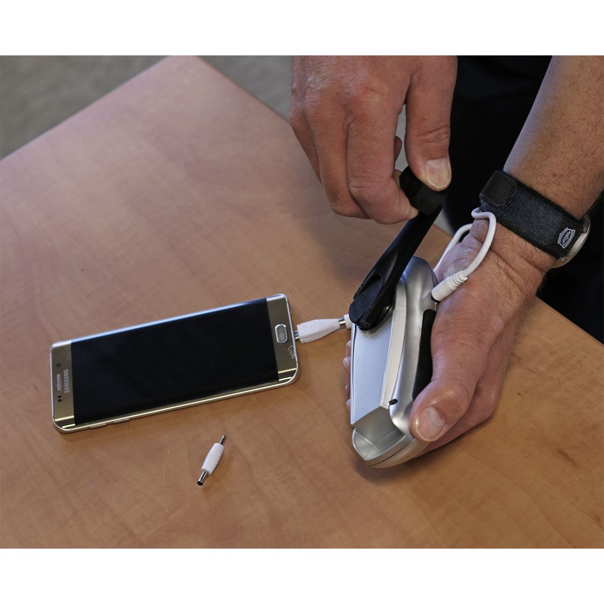 Sealey AK3305 Wind-Up Torch 3 LED Rechargeable Sealey