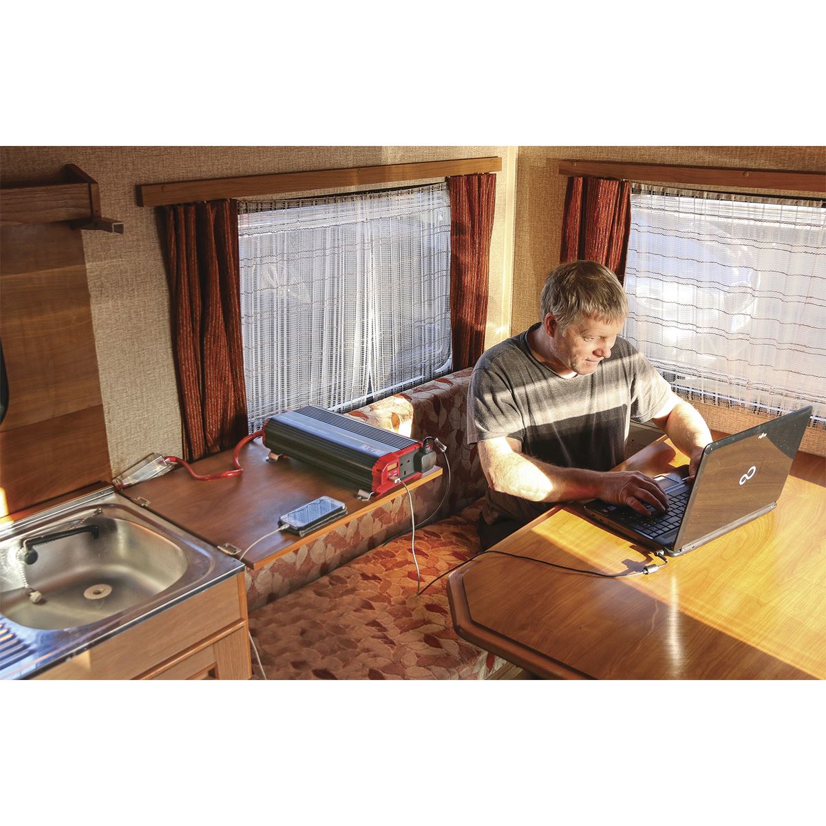 Sealey PI2000 Power Inverter Modified Sine Wave 2000W 12V DC - 230V ~ 50Hz Sealey