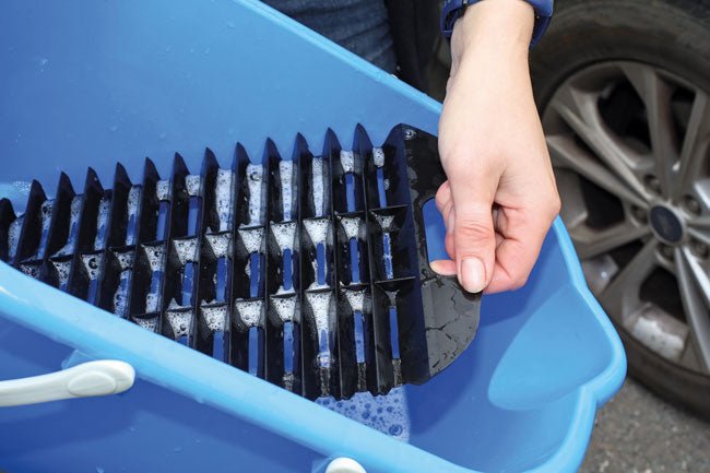 Laser Tools 8737 Bucket with Dirt Trap 15L Laser Tools