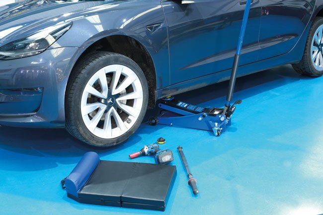 Laser Tools 8837 Low Profile Trolley Jack with Quick Lift - 2.5 Tonne Laser Tools