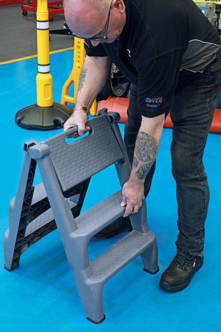 Laser Tools 8875 Insulating Folding 3-Step Ladder Laser Tools